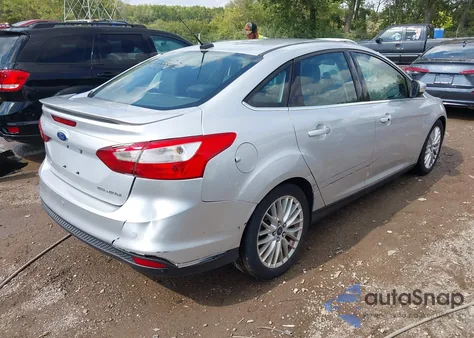 2014 Ford Focus Titanium from USA, damaged, VIN 1FADP3J28EL223087